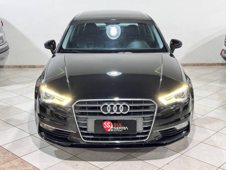 AUDI - A3 - 2015/2015 - Preta - R$ 87.900,00
