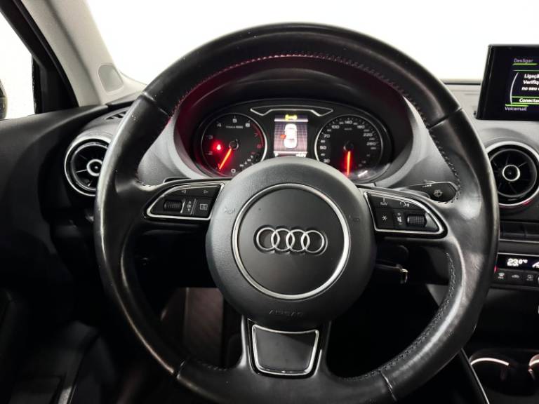 AUDI - A3 - 2015/2015 - Preta - R$ 87.900,00