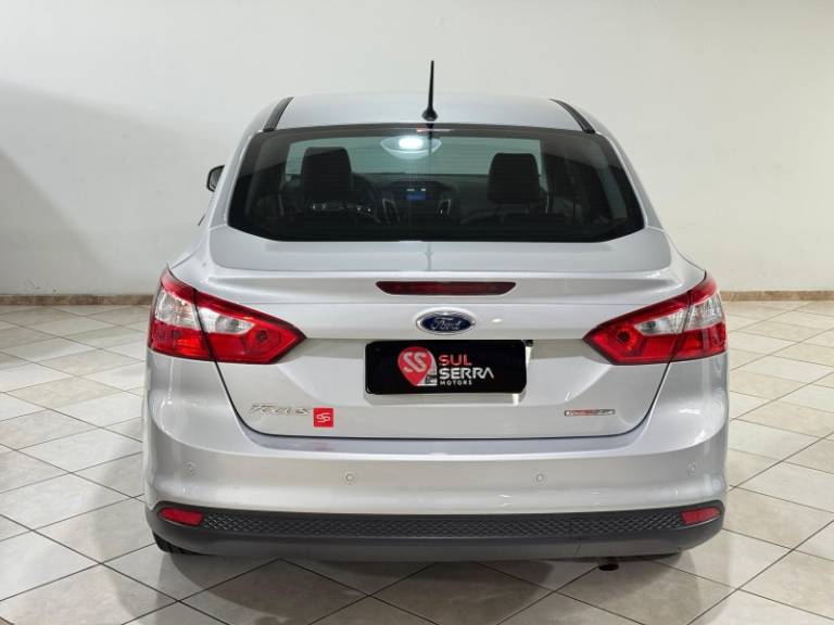 FORD - FOCUS - 2013/2014 - Prata - R$ 47.900,00