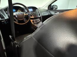 FORD - FOCUS - 2013/2014 - Prata - R$ 47.900,00
