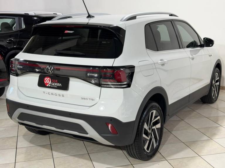 VOLKSWAGEN - T-CROSS - 2024/2025 - Branca - R$ 151.900,00