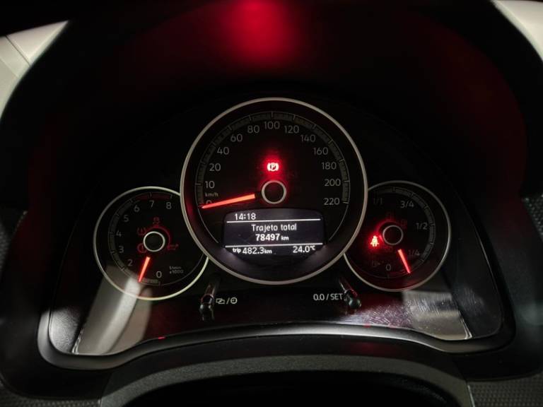 VOLKSWAGEN - UP - 2018/2018 - Branca - R$ 59.900,00