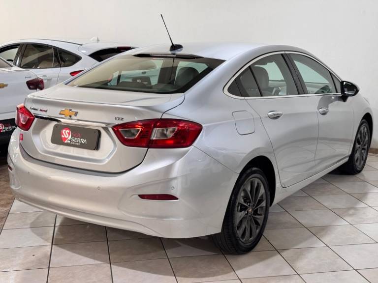 CHEVROLET - CRUZE - 2016/2017 - Prata - R$ 84.900,00