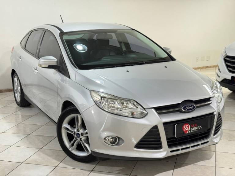 FORD - FOCUS - 2013/2014 - Prata - R$ 47.900,00