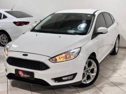 FORD - FOCUS - 2015/2016 - Branca - R$ 58.900,00