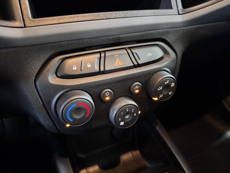 CHEVROLET - ONIX - 2020/2021 - Branca - R$ 59.900,00