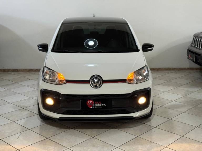 VOLKSWAGEN - UP - 2018/2018 - Branca - R$ 59.900,00