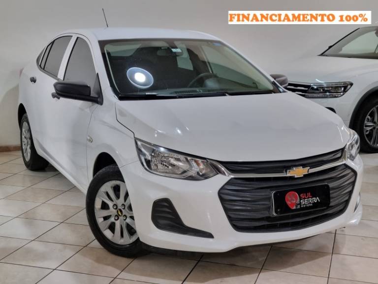 CHEVROLET - ONIX - 2022/2023 - Branca - R$ 76.900,00