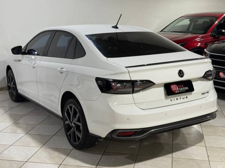 VOLKSWAGEN - VIRTUS - 2024/2024 - Branca - R$ 127.900,00