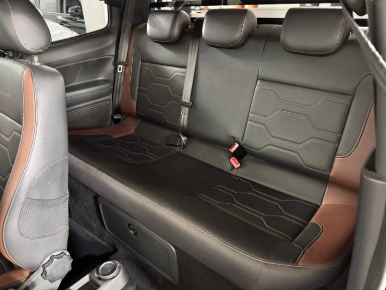 VOLKSWAGEN - SAVEIRO - 2019/2020 - Branca - R$ 84.900,00