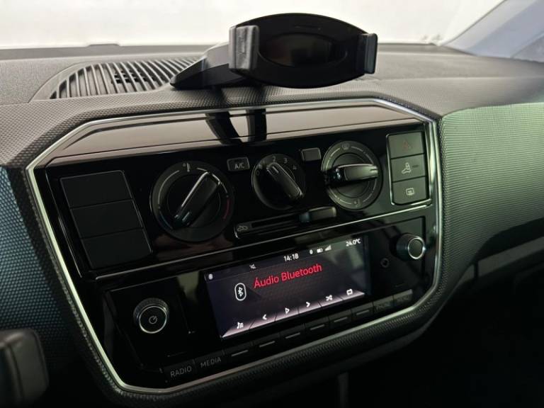 VOLKSWAGEN - UP - 2018/2018 - Branca - R$ 59.900,00