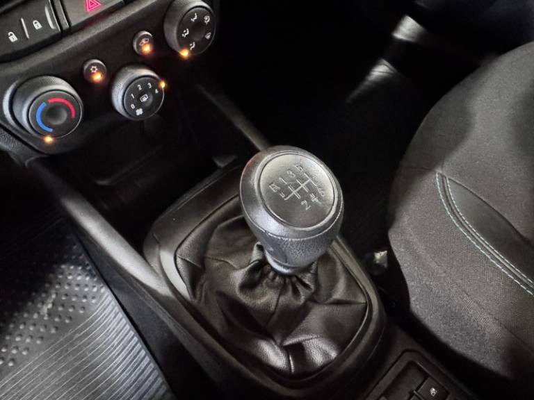 CHEVROLET - ONIX - 2020/2021 - Branca - R$ 59.900,00