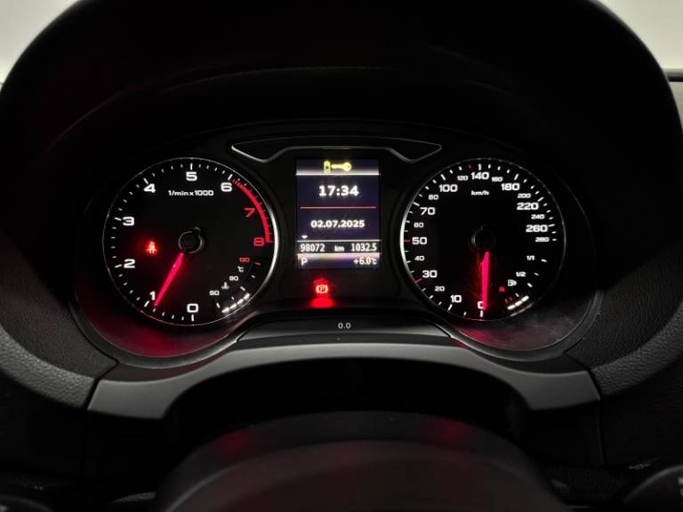 AUDI - A3 - 2015/2015 - Preta - R$ 87.900,00