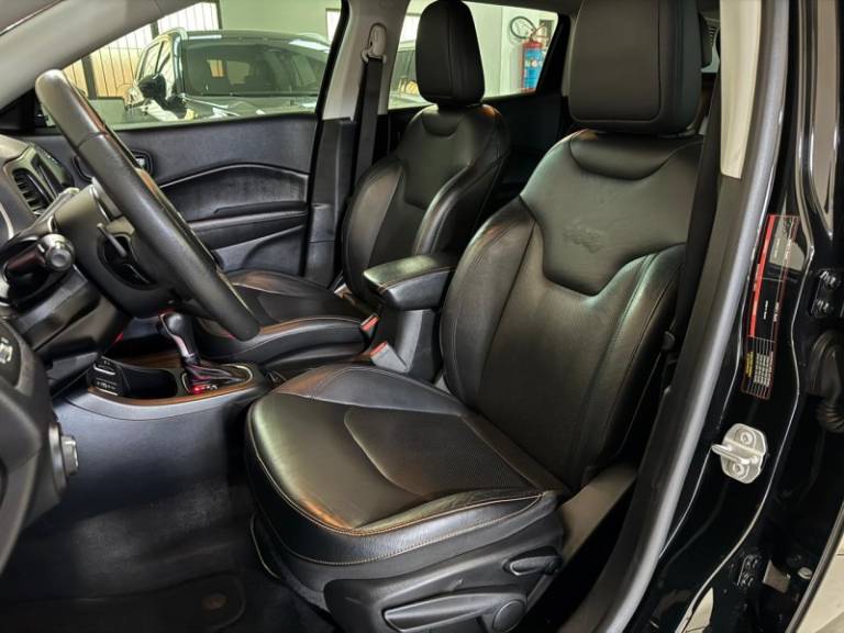 JEEP - COMPASS - 2017/2018 - Preta - R$ 89.900,00