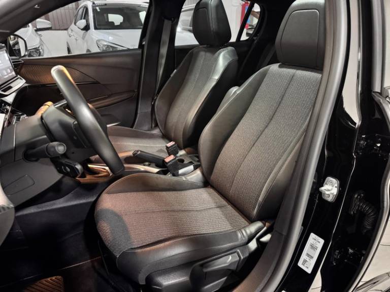 PEUGEOT - 208 - 2023/2024 - Preta - R$ 98.900,00