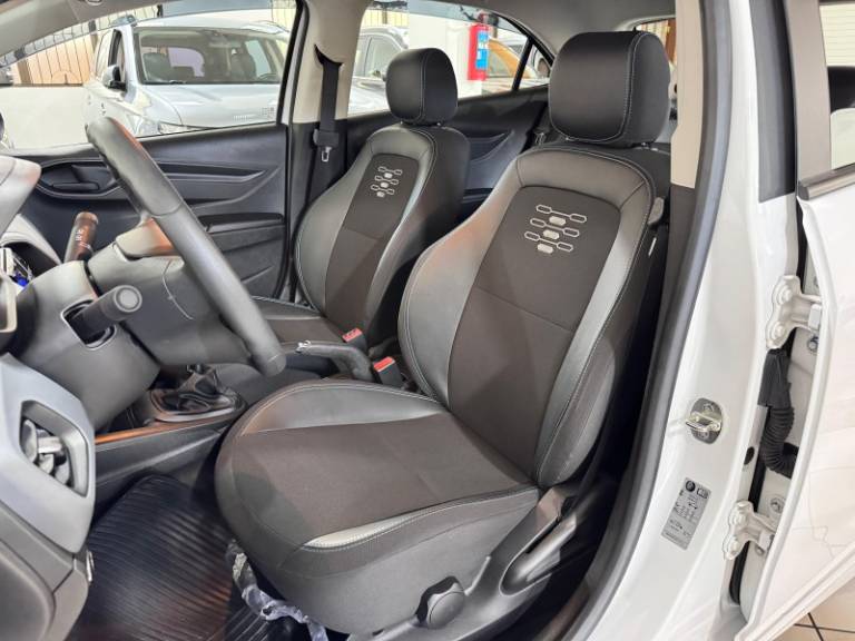 CHEVROLET - ONIX - 2020/2021 - Branca - R$ 59.900,00