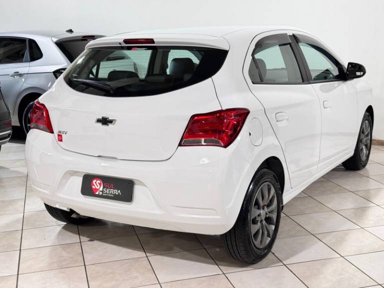 CHEVROLET - ONIX - 2020/2021 - Branca - R$ 59.900,00