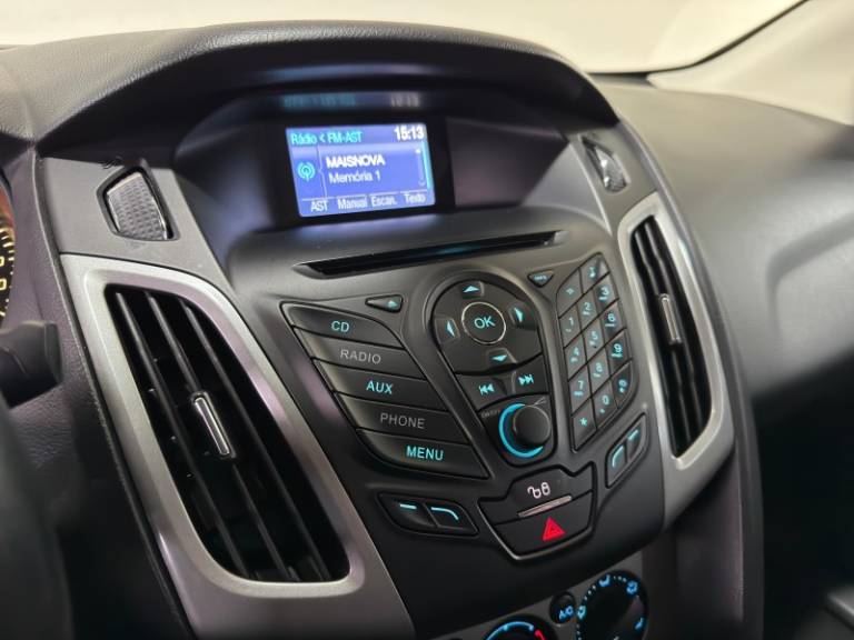 FORD - FOCUS - 2013/2014 - Prata - R$ 47.900,00