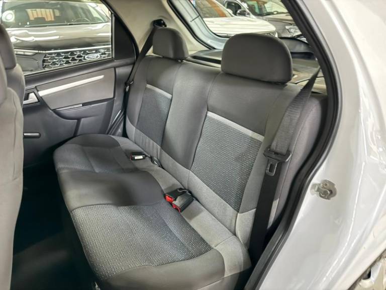 CHEVROLET - CELTA - 2014/2015 - Branca - R$ 36.900,00