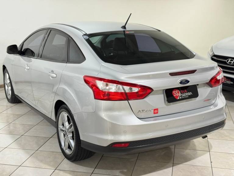 FORD - FOCUS - 2013/2014 - Prata - R$ 47.900,00
