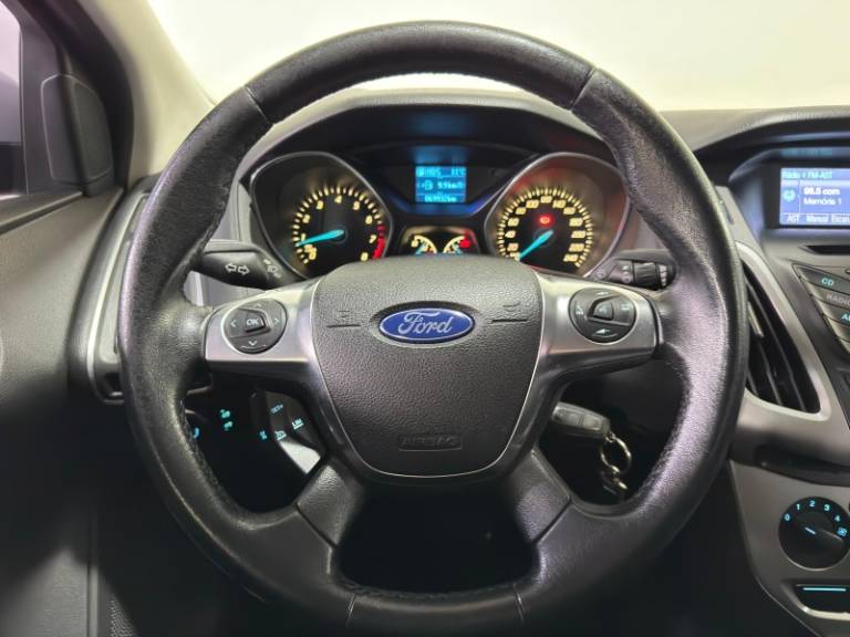FORD - FOCUS - 2013/2014 - Prata - R$ 47.900,00