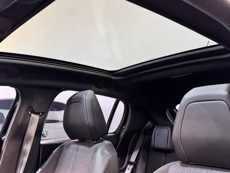 PEUGEOT - 208 - 2023/2024 - Preta - R$ 98.900,00