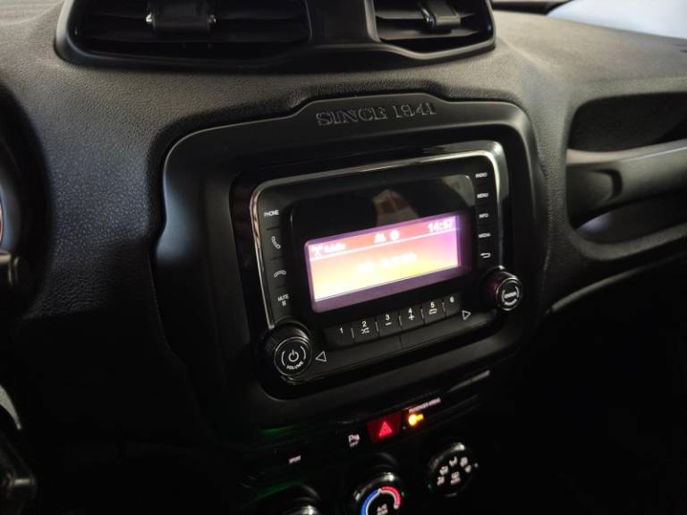 JEEP - RENEGADE - 2016/2017 - Preta - R$ 68.900,00