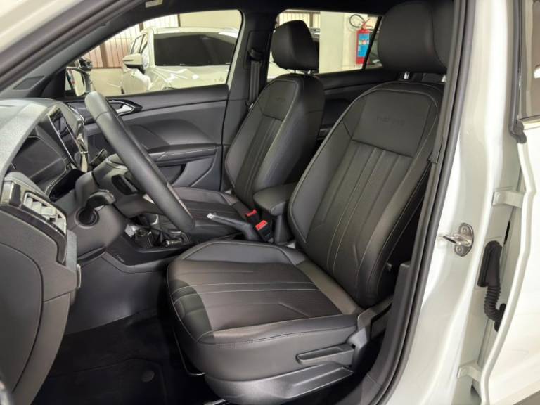 VOLKSWAGEN - T-CROSS - 2024/2025 - Branca - R$ 151.900,00