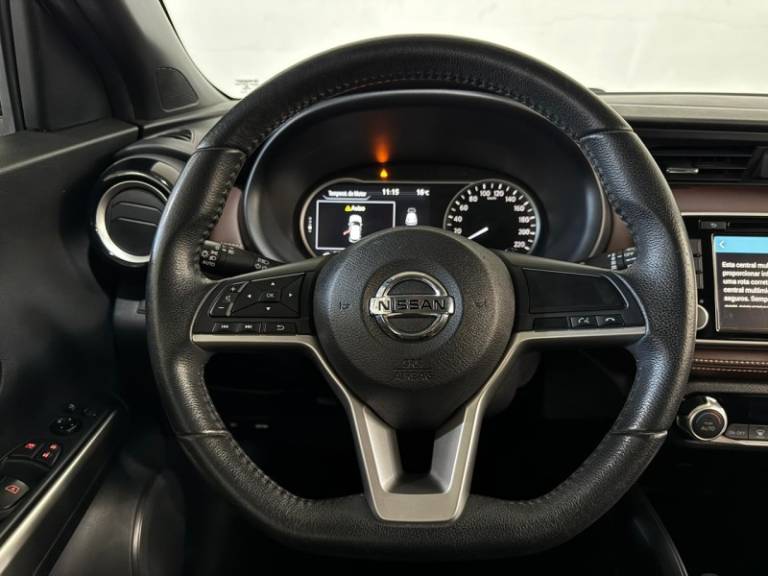 NISSAN - KICKS - 2017/2018 - Branca - R$ 83.900,00