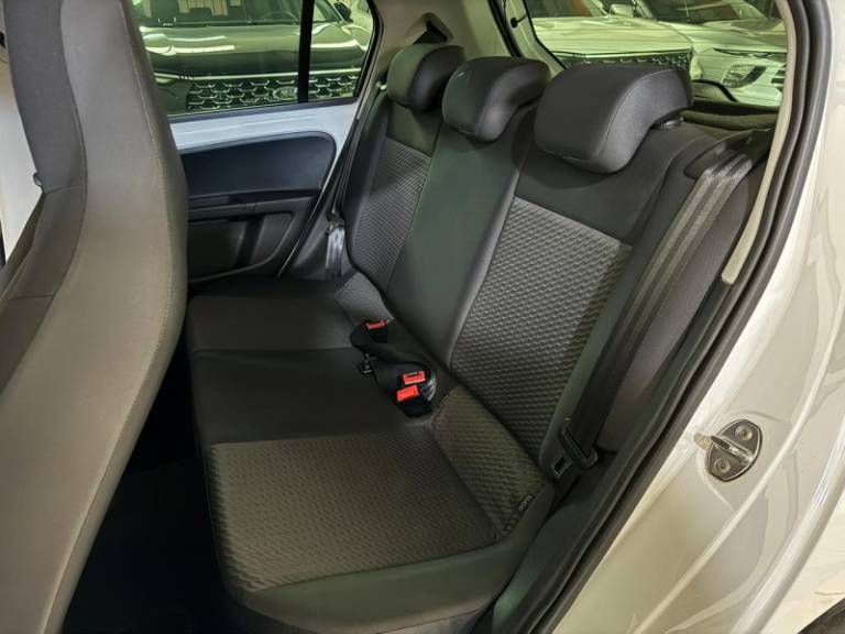 VOLKSWAGEN - UP - 2018/2018 - Branca - R$ 59.900,00