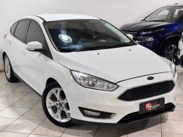 FORD - FOCUS - 2015/2016 - Branca - R$ 58.900,00