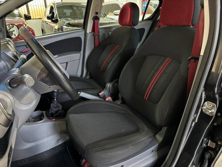 FIAT - PALIO - 2013/2013 - Preta - R$ 39.900,00