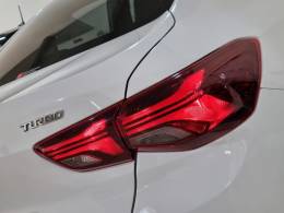 CHEVROLET - ONIX - 2022/2023 - Branca - R$ 76.900,00
