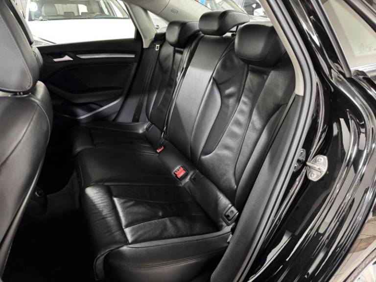 AUDI - A3 - 2015/2015 - Preta - R$ 87.900,00