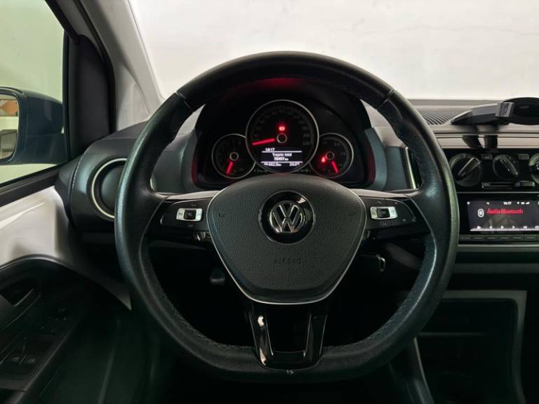 VOLKSWAGEN - UP - 2018/2018 - Branca - R$ 59.900,00