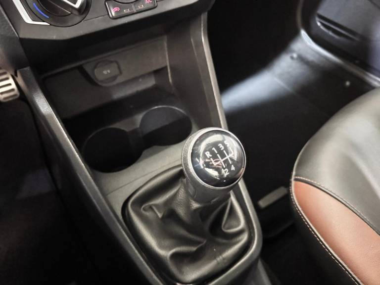 VOLKSWAGEN - SAVEIRO - 2019/2020 - Branca - R$ 84.900,00