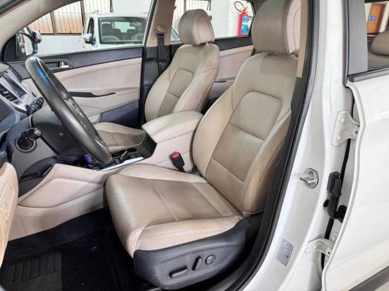 HYUNDAI - TUCSON - 2021/2022 - Branca - R$ 126.900,00
