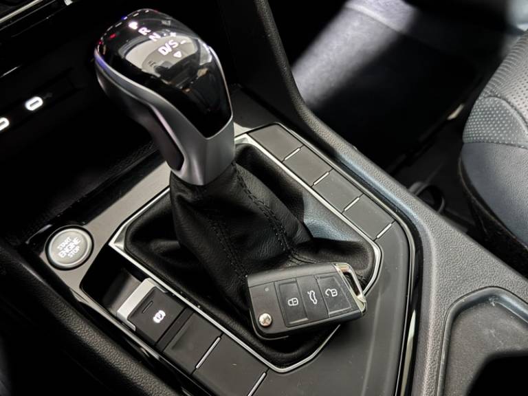 VOLKSWAGEN - TAOS - 2023/2023 - Preta - R$ 154.900,00