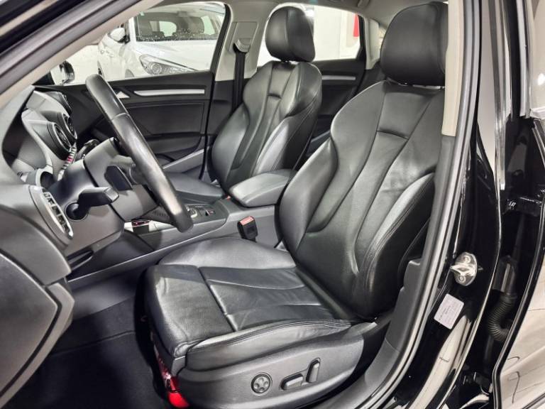 AUDI - A3 - 2015/2015 - Preta - R$ 87.900,00