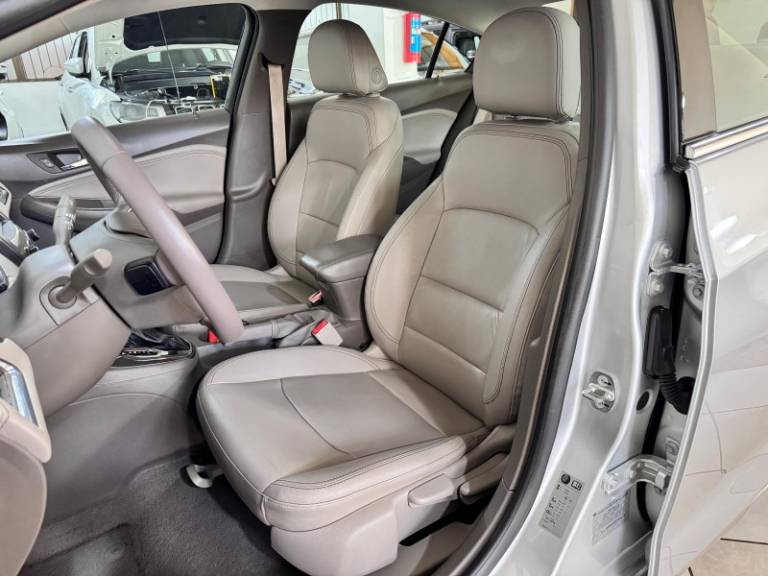 CHEVROLET - CRUZE - 2016/2017 - Prata - R$ 84.900,00