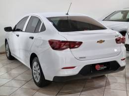 CHEVROLET - ONIX - 2022/2023 - Branca - R$ 76.900,00