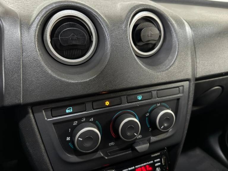 CHEVROLET - CELTA - 2014/2015 - Branca - R$ 36.900,00