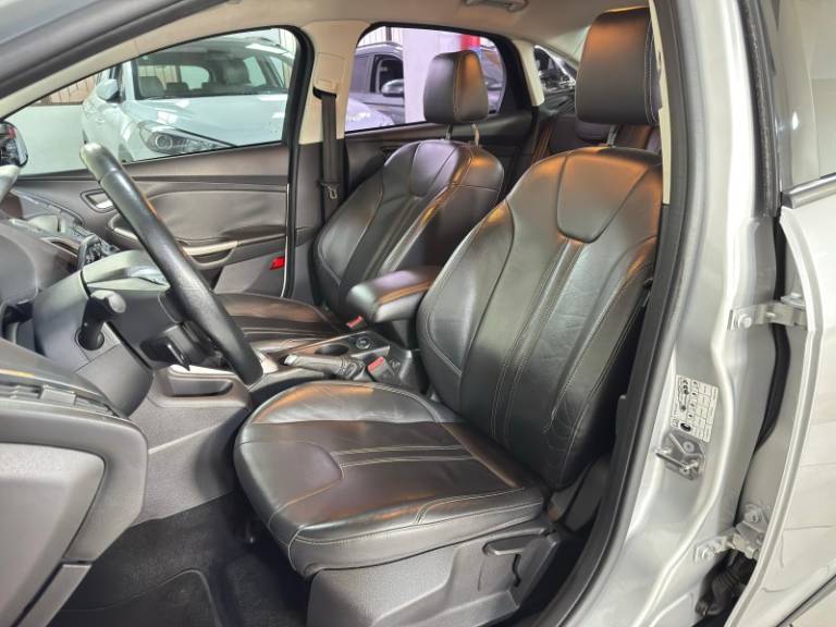 FORD - FOCUS - 2013/2014 - Prata - R$ 47.900,00