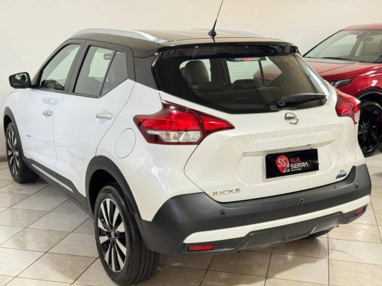 NISSAN - KICKS - 2017/2018 - Branca - R$ 83.900,00